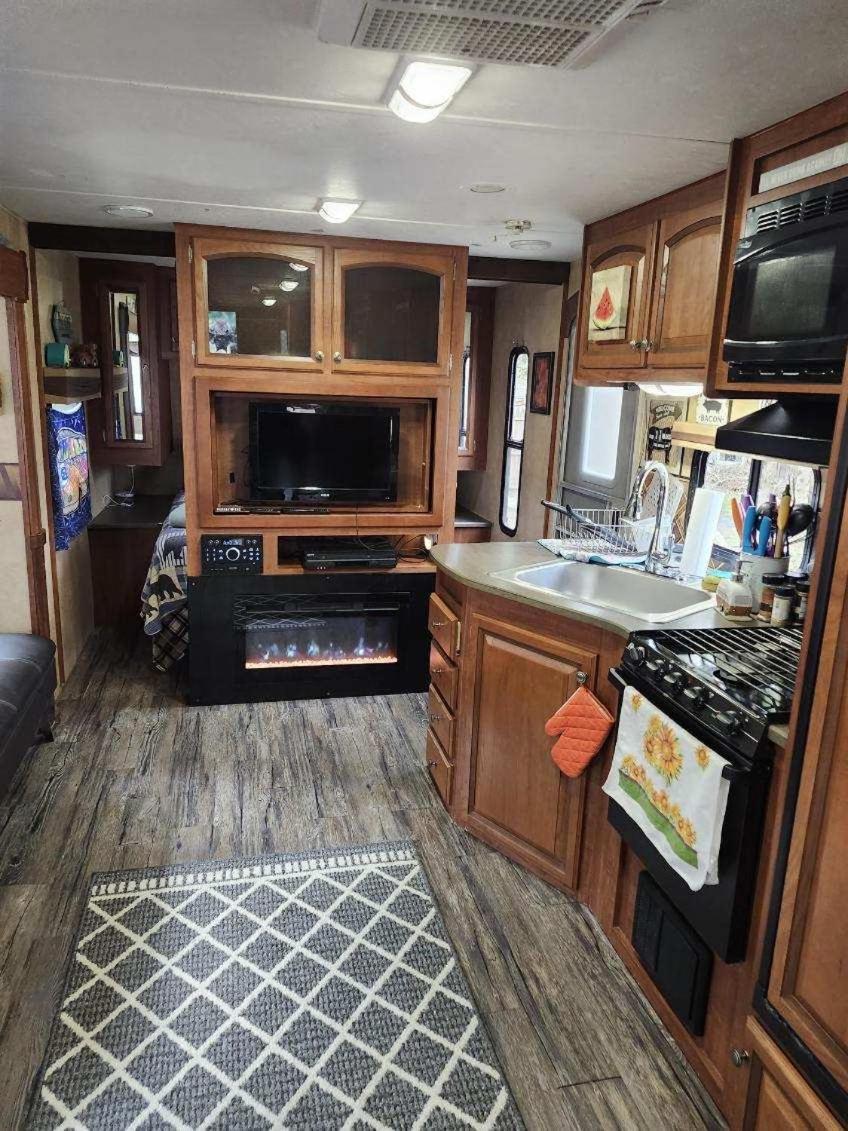Rv Adventure Roscoe Pet Friendly 호텔 외부 사진